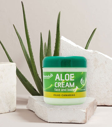 Magnificent Canarian Aloe Vera cream perfect for hydrating and soothing the skin, preventing dryness, and keeping it soft and cared for.